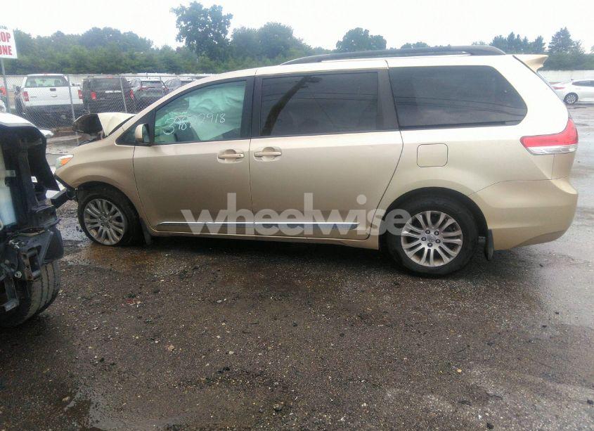 Photo 13 of 2014 Toyota Sienna XLE V6 8 PASSENGER (VIN 5TDYK3DC2ES443323)