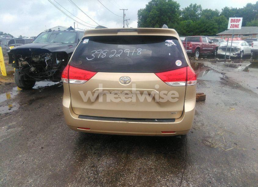 Photo 15 of 2014 Toyota Sienna XLE V6 8 PASSENGER (VIN 5TDYK3DC2ES443323)