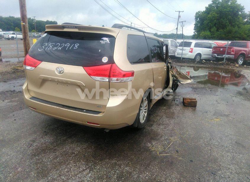 Photo 4 of 2014 Toyota Sienna XLE V6 8 PASSENGER (VIN 5TDYK3DC2ES443323)
