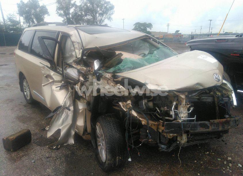 Photo 6 of 2014 Toyota Sienna XLE V6 8 PASSENGER (VIN 5TDYK3DC2ES443323)