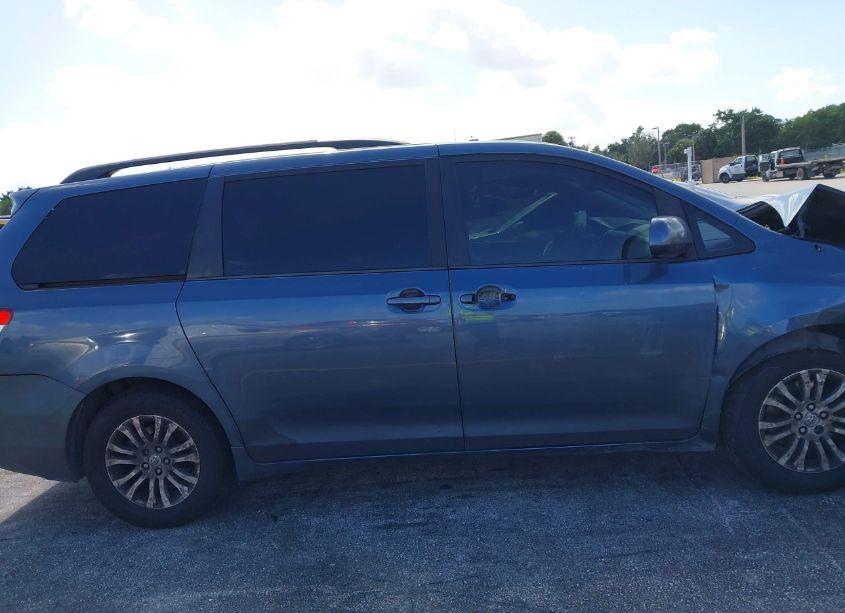 Photo 13 of 2014 Toyota Sienna XLE V6 8 PASSENGER (VIN 5TDYK3DC2ES447016)