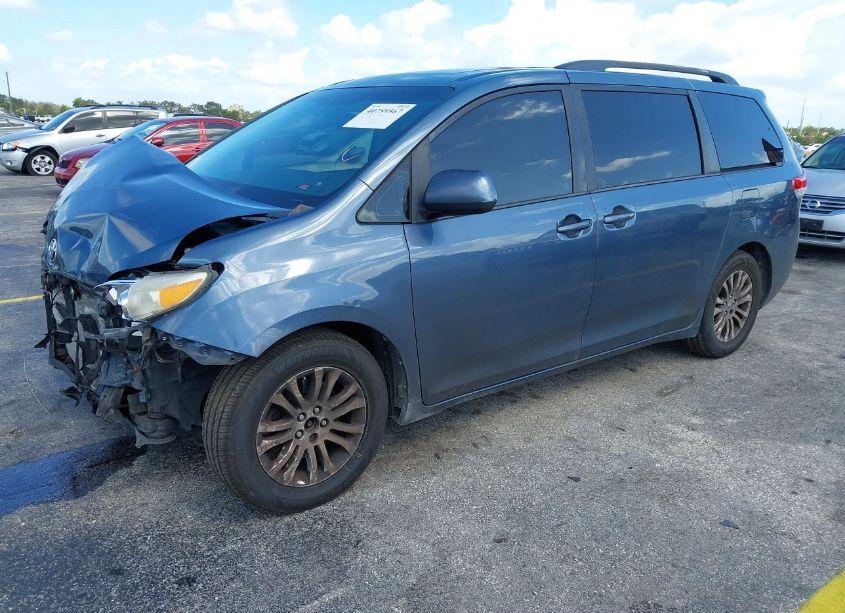 Photo 2 of 2014 Toyota Sienna XLE V6 8 PASSENGER (VIN 5TDYK3DC2ES447016)