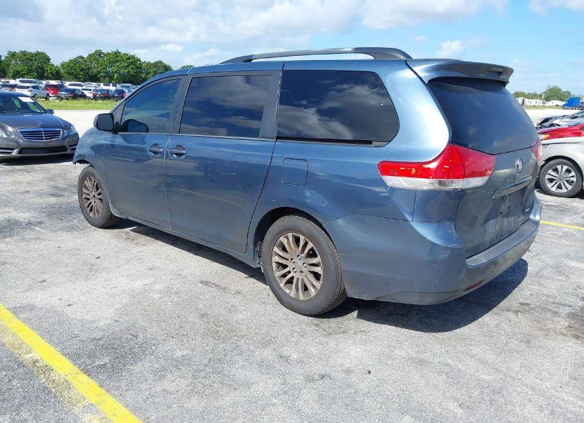 Photo 3 of 2014 Toyota Sienna XLE V6 8 PASSENGER (VIN 5TDYK3DC2ES447016)