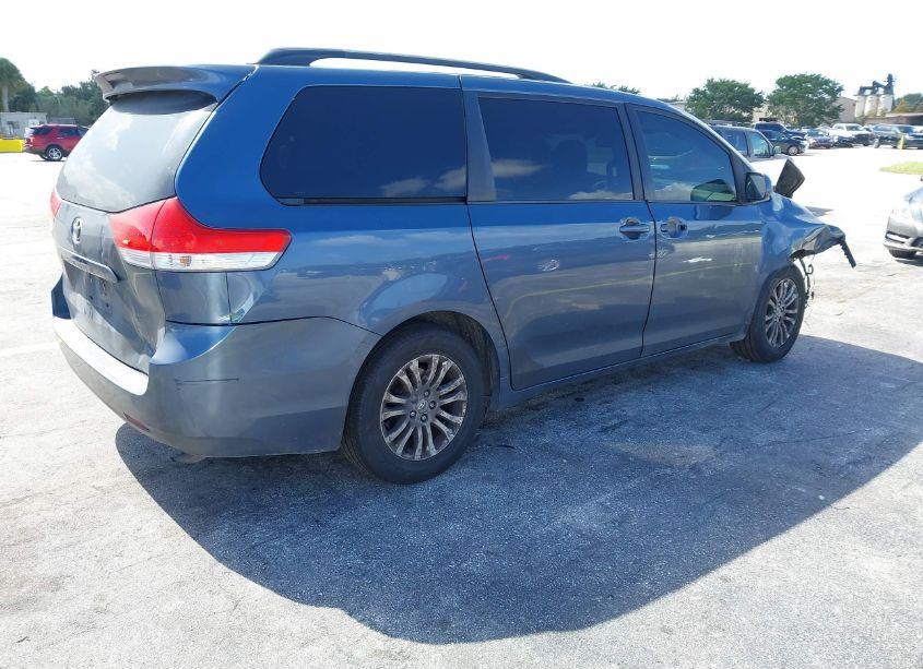 Photo 4 of 2014 Toyota Sienna XLE V6 8 PASSENGER (VIN 5TDYK3DC2ES447016)
