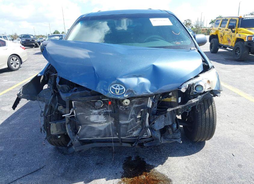 Photo 6 of 2014 Toyota Sienna XLE V6 8 PASSENGER (VIN 5TDYK3DC2ES447016)