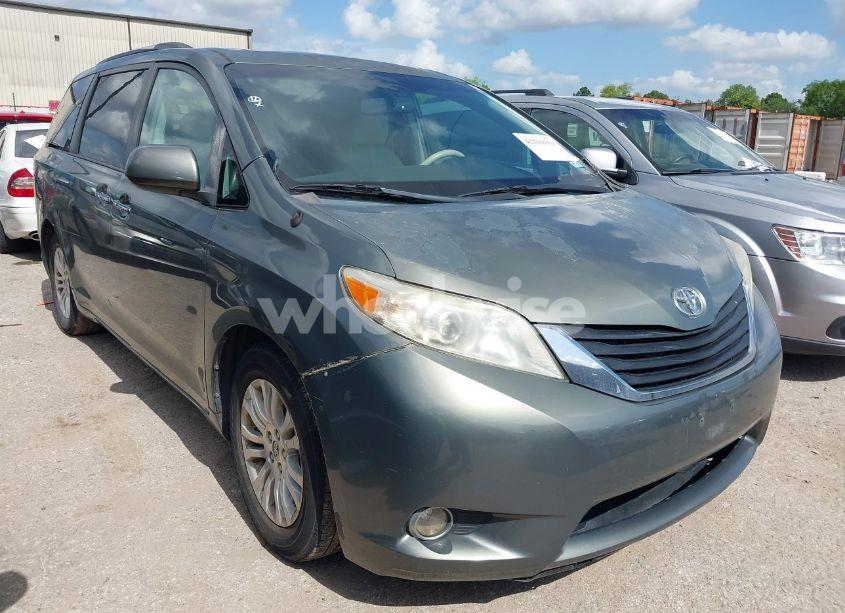 2014 Toyota Sienna XLE V6 8 PASSENGER (VIN 5TDYK3DC2ES448876) main photo