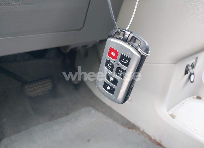 Photo 11 of 2014 Toyota Sienna XLE V6 8 PASSENGER (VIN 5TDYK3DC2ES448876)