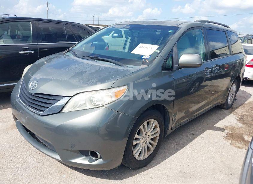Photo 2 of 2014 Toyota Sienna XLE V6 8 PASSENGER (VIN 5TDYK3DC2ES448876)
