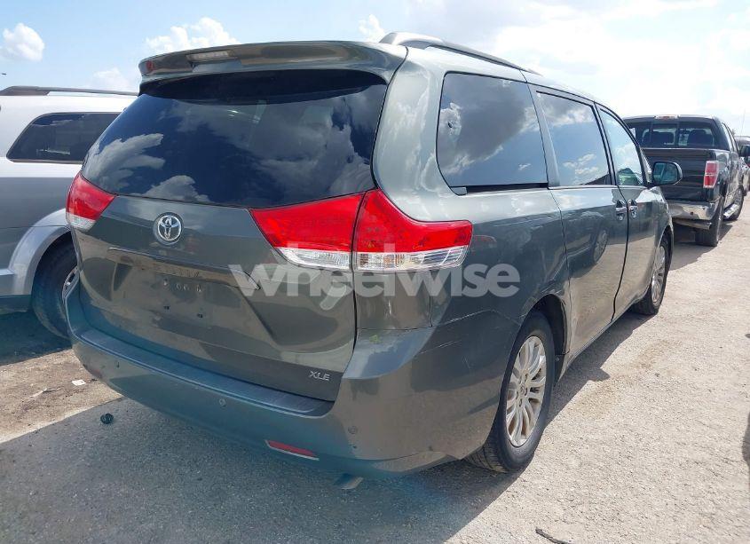 Photo 4 of 2014 Toyota Sienna XLE V6 8 PASSENGER (VIN 5TDYK3DC2ES448876)