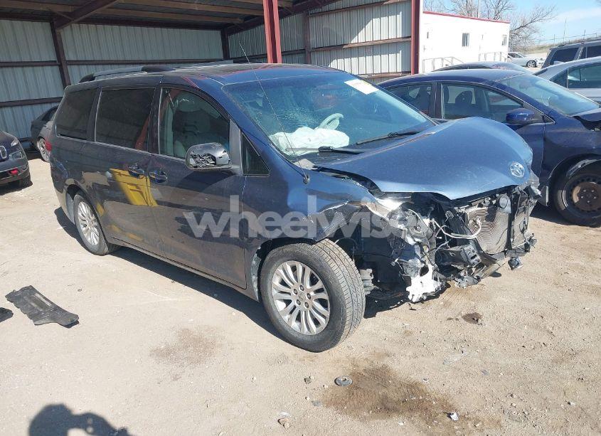 2014 Toyota Sienna XLE V6 8 PASSENGER (VIN 5TDYK3DC2ES500586) main photo