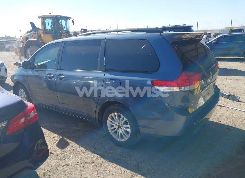 Photo 3 of 2014 Toyota Sienna XLE V6 8 PASSENGER (VIN 5TDYK3DC2ES500586)