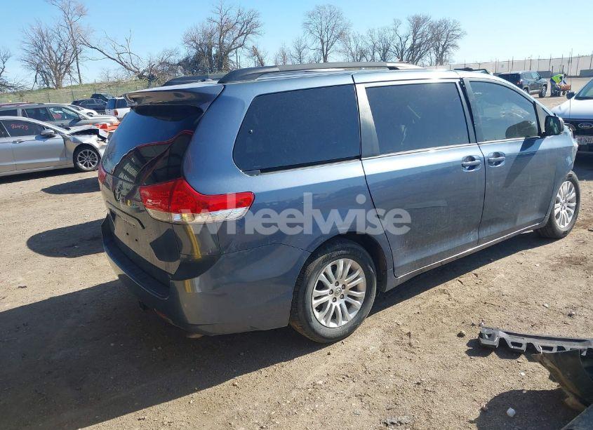 Photo 4 of 2014 Toyota Sienna XLE V6 8 PASSENGER (VIN 5TDYK3DC2ES500586)