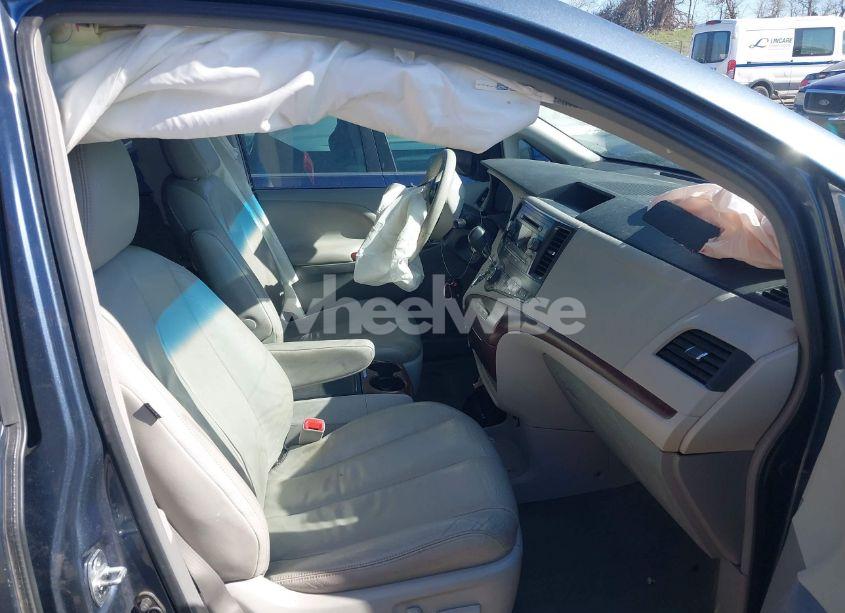 Photo 5 of 2014 Toyota Sienna XLE V6 8 PASSENGER (VIN 5TDYK3DC2ES500586)