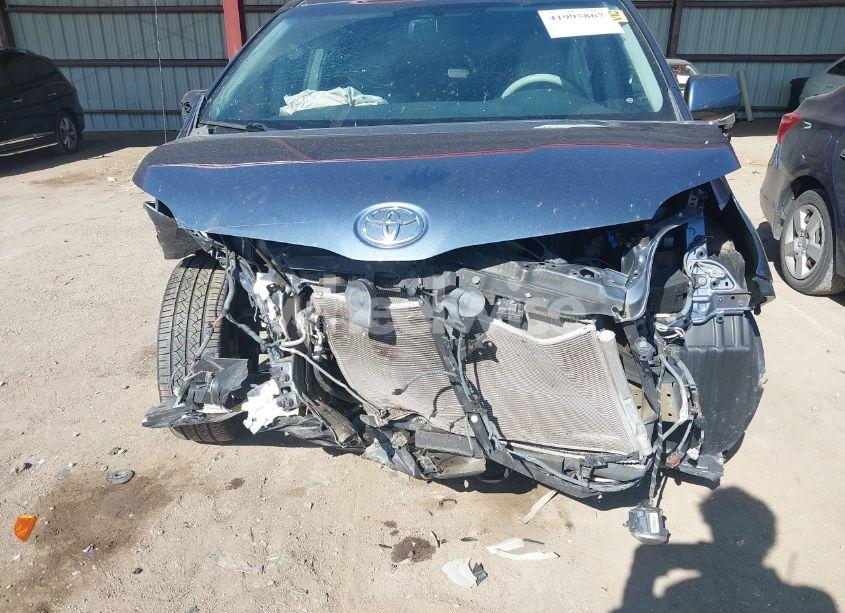 Photo 6 of 2014 Toyota Sienna XLE V6 8 PASSENGER (VIN 5TDYK3DC2ES500586)