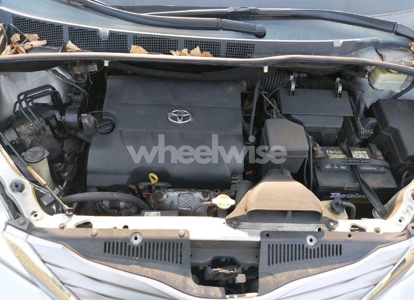 Photo 10 of 2015 Toyota Sienna XLE 8 PASSENGER (VIN 5TDYK3DC2FS582546)