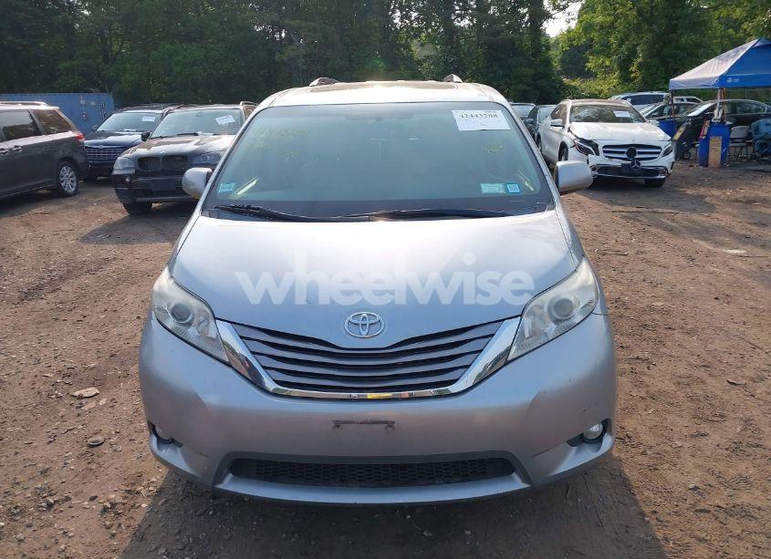 Photo 12 of 2015 Toyota Sienna XLE 8 PASSENGER (VIN 5TDYK3DC2FS582546)
