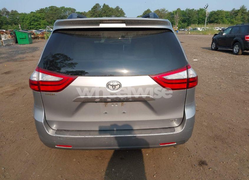 Photo 16 of 2015 Toyota Sienna XLE 8 PASSENGER (VIN 5TDYK3DC2FS582546)