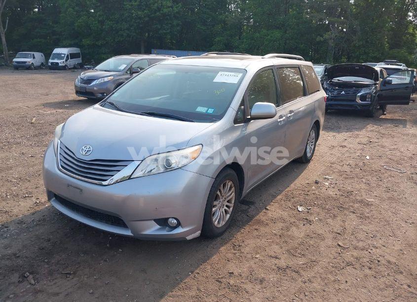 Photo 2 of 2015 Toyota Sienna XLE 8 PASSENGER (VIN 5TDYK3DC2FS582546)