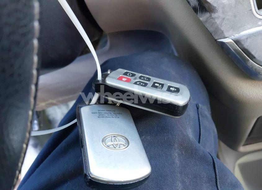 Photo 11 of 2015 Toyota Sienna XLE/LIMITED (VIN 5TDYK3DC2FS582675)