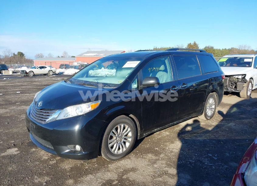 Photo 2 of 2015 Toyota Sienna XLE/LIMITED (VIN 5TDYK3DC2FS582675)