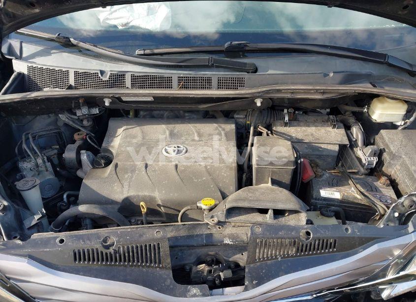 Photo 10 of 2015 Toyota Sienna XLE 8 PASSENGER (VIN 5TDYK3DC2FS651400)