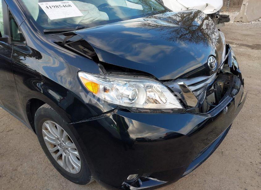 Photo 17 of 2015 Toyota Sienna XLE 8 PASSENGER (VIN 5TDYK3DC2FS651400)