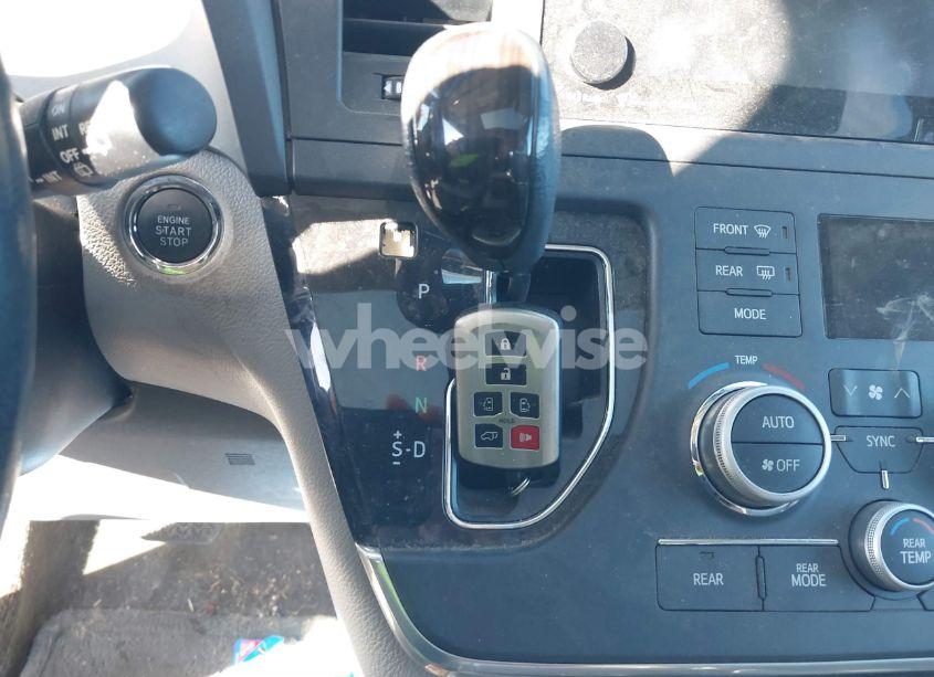 Photo 11 of 2016 Toyota Sienna XLE/LIMITED (VIN 5TDYK3DC2GS699416)