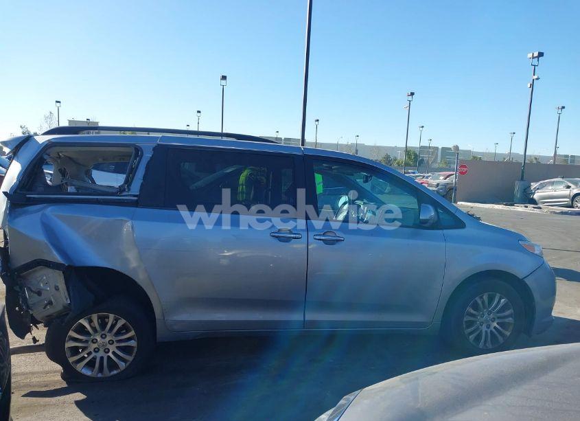 Photo 14 of 2016 Toyota Sienna XLE/LIMITED (VIN 5TDYK3DC2GS699416)