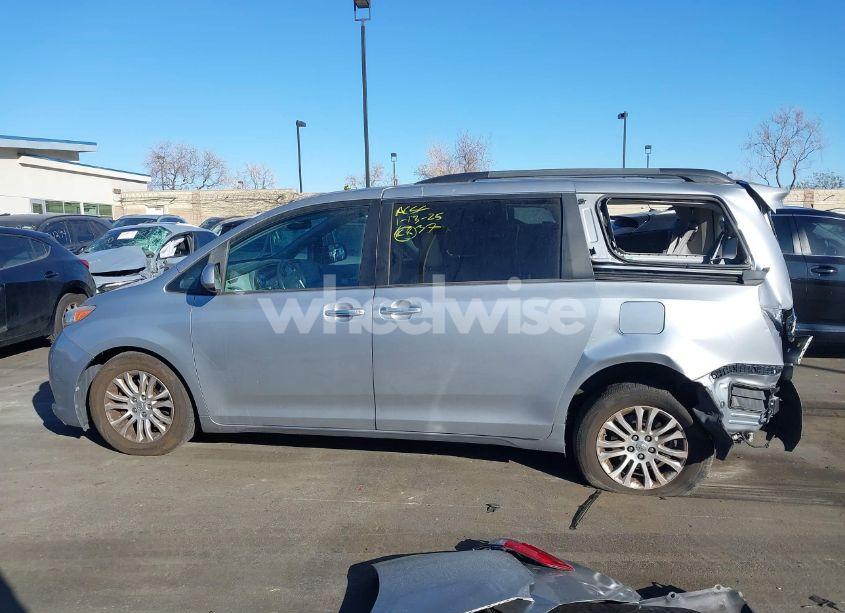 Photo 15 of 2016 Toyota Sienna XLE/LIMITED (VIN 5TDYK3DC2GS699416)