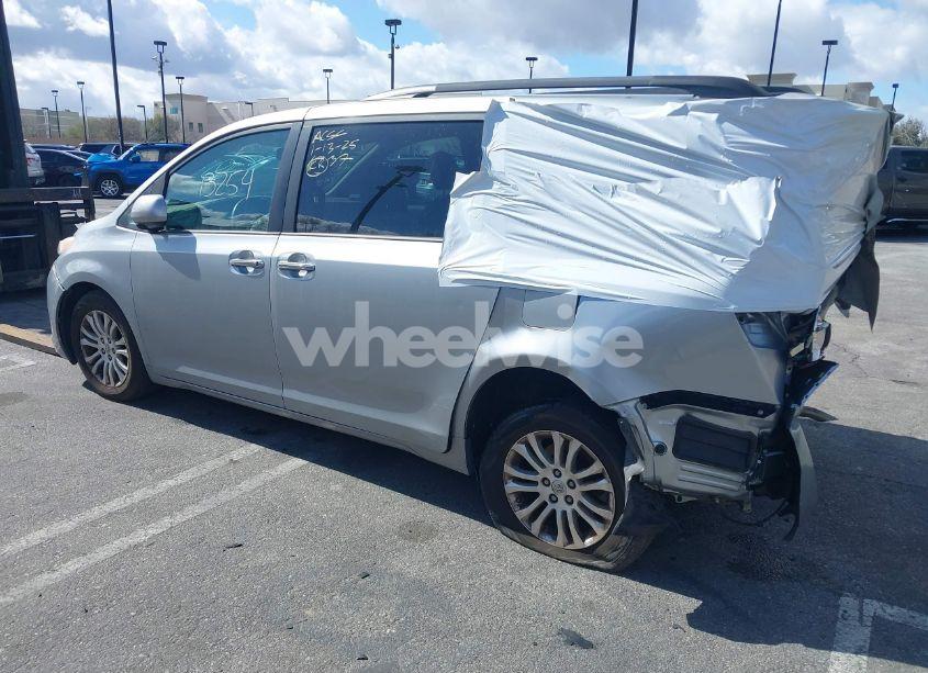 Photo 3 of 2016 Toyota Sienna XLE/LIMITED (VIN 5TDYK3DC2GS699416)