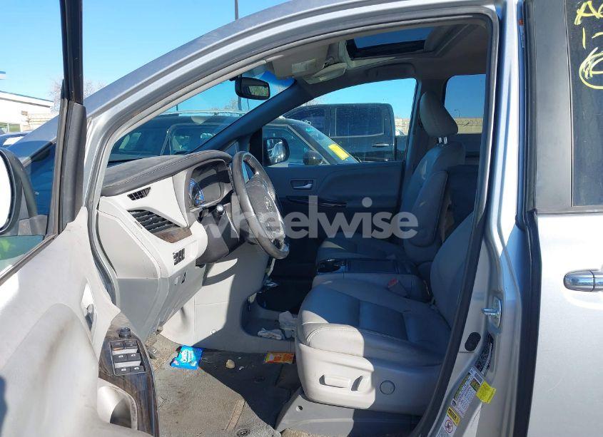 Photo 5 of 2016 Toyota Sienna XLE/LIMITED (VIN 5TDYK3DC2GS699416)