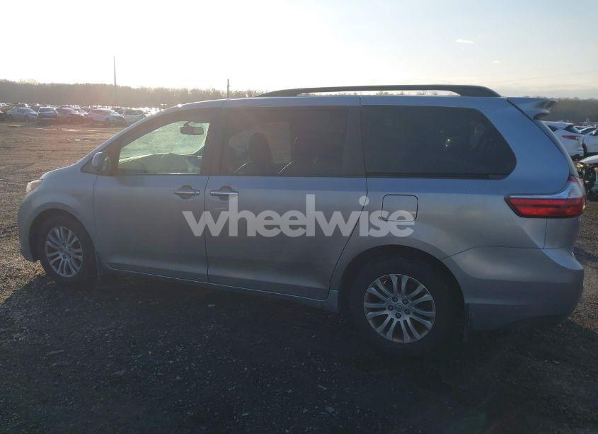 Photo 15 of 2016 Toyota Sienna XLE 8 PASSENGER (VIN 5TDYK3DC2GS720782)