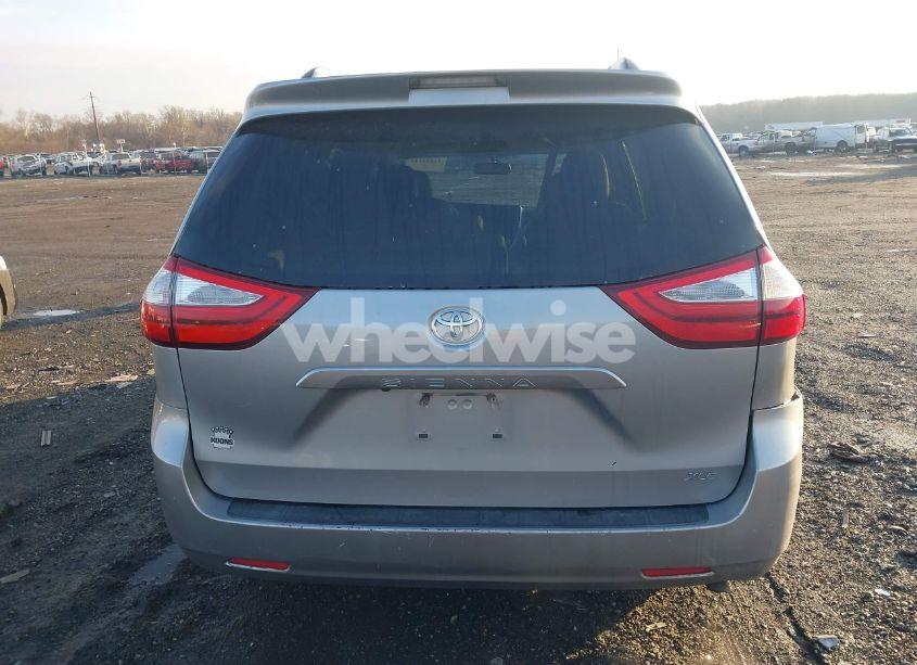 Photo 17 of 2016 Toyota Sienna XLE 8 PASSENGER (VIN 5TDYK3DC2GS720782)