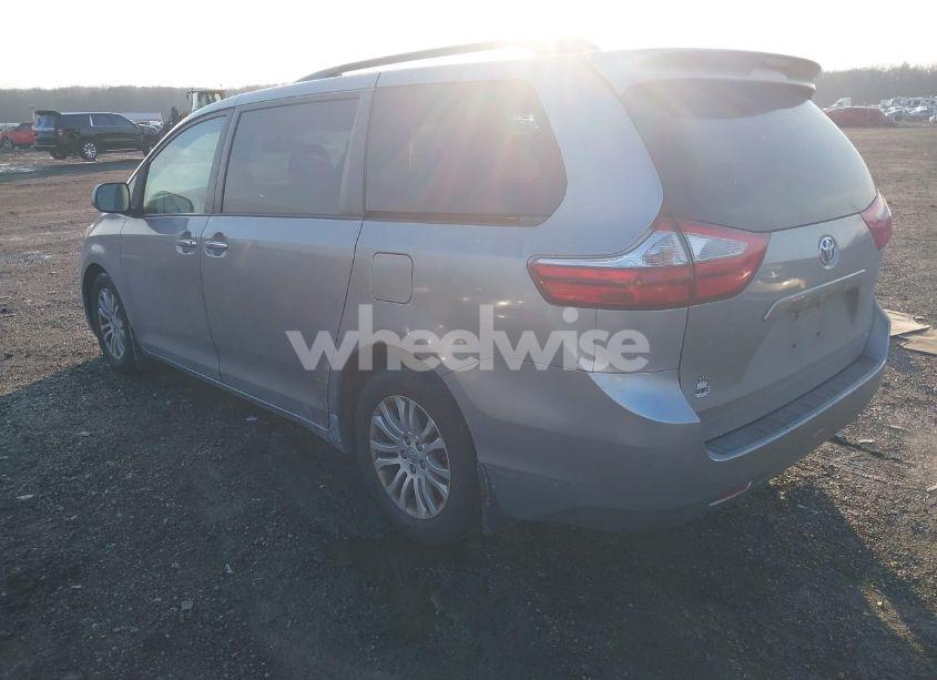 Photo 3 of 2016 Toyota Sienna XLE 8 PASSENGER (VIN 5TDYK3DC2GS720782)