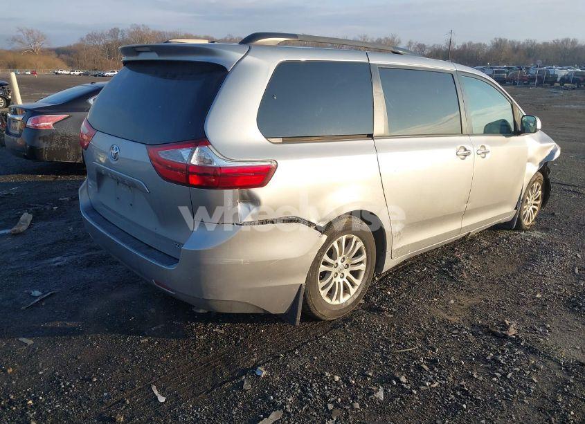 Photo 4 of 2016 Toyota Sienna XLE 8 PASSENGER (VIN 5TDYK3DC2GS720782)