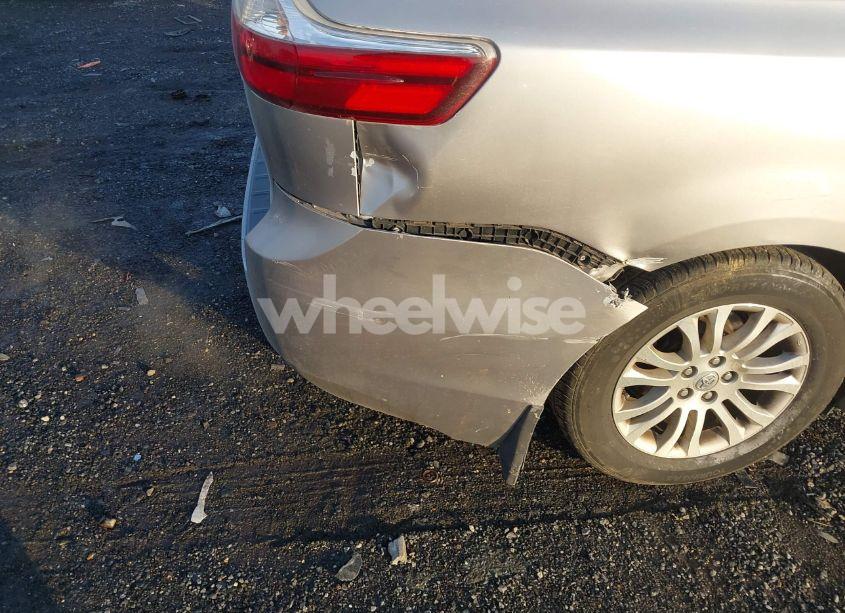 Photo 6 of 2016 Toyota Sienna XLE 8 PASSENGER (VIN 5TDYK3DC2GS720782)