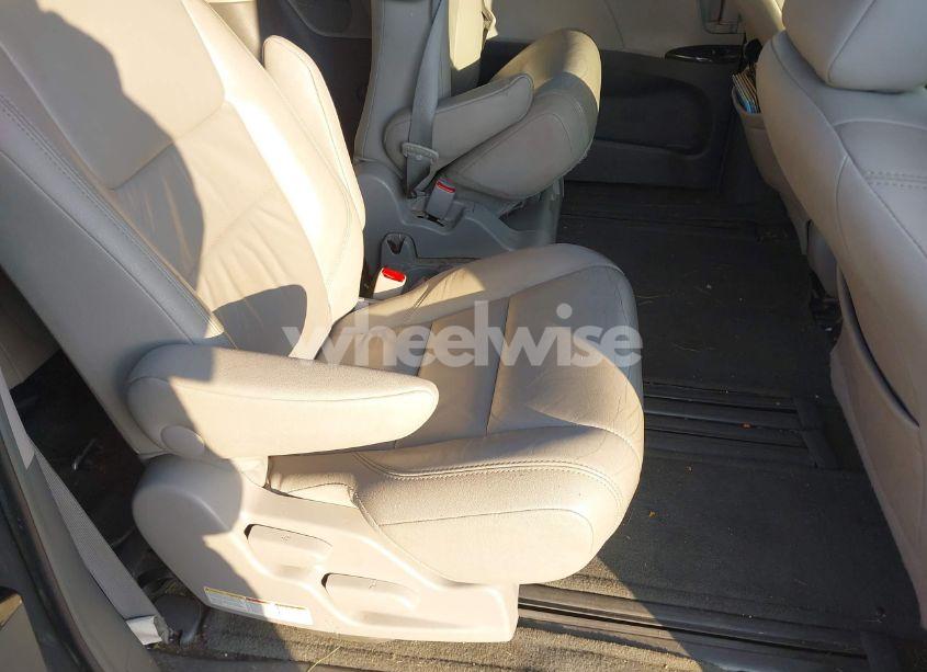 Photo 8 of 2016 Toyota Sienna XLE 8 PASSENGER (VIN 5TDYK3DC2GS720782)