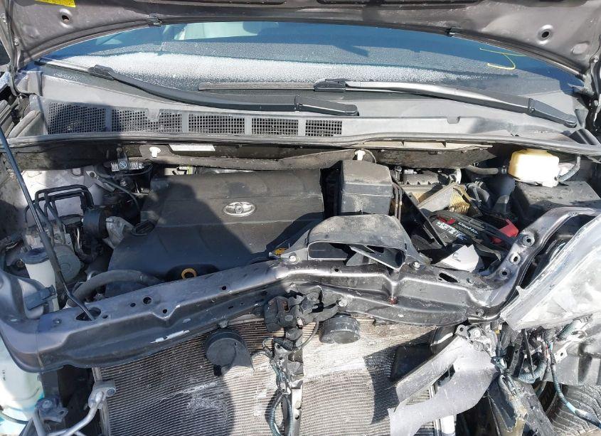 Photo 10 of 2016 Toyota Sienna XLE 8 PASSENGER (VIN 5TDYK3DC2GS731121)