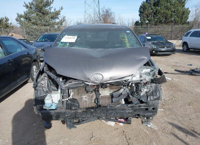 Photo 13 of 2016 Toyota Sienna XLE 8 PASSENGER (VIN 5TDYK3DC2GS731121)