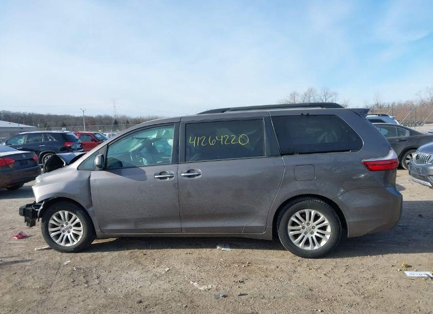 Photo 15 of 2016 Toyota Sienna XLE 8 PASSENGER (VIN 5TDYK3DC2GS731121)