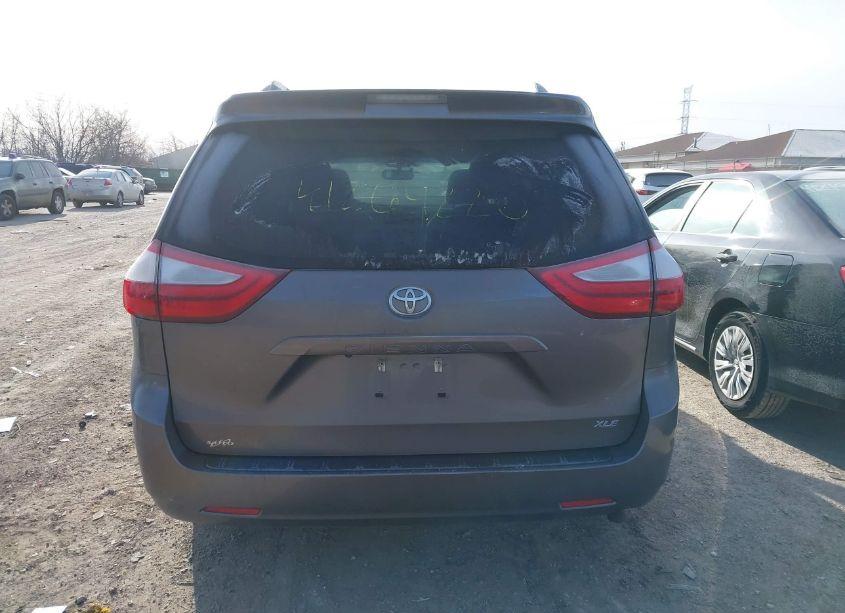 Photo 17 of 2016 Toyota Sienna XLE 8 PASSENGER (VIN 5TDYK3DC2GS731121)