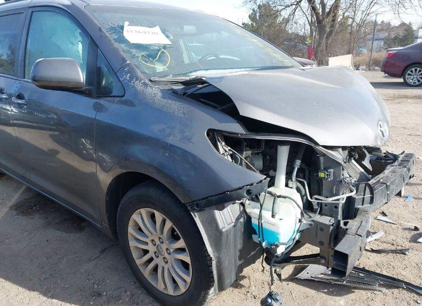 Photo 18 of 2016 Toyota Sienna XLE 8 PASSENGER (VIN 5TDYK3DC2GS731121)