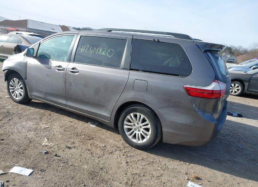 Photo 3 of 2016 Toyota Sienna XLE 8 PASSENGER (VIN 5TDYK3DC2GS731121)