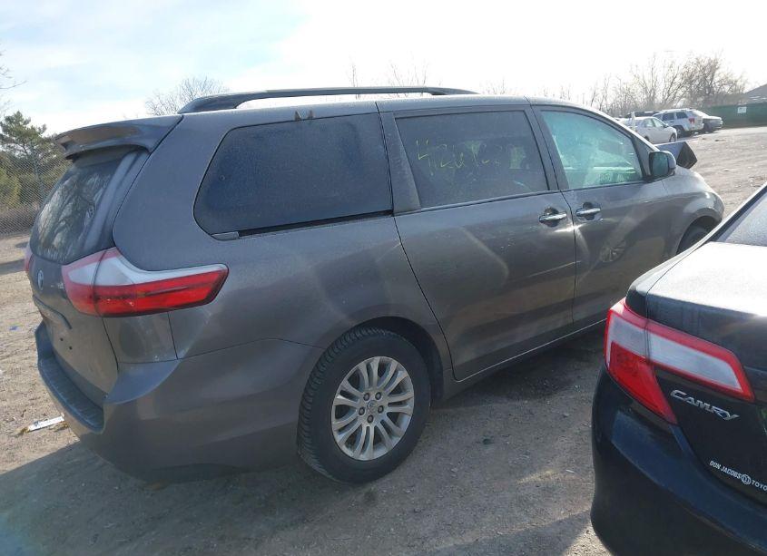 Photo 4 of 2016 Toyota Sienna XLE 8 PASSENGER (VIN 5TDYK3DC2GS731121)