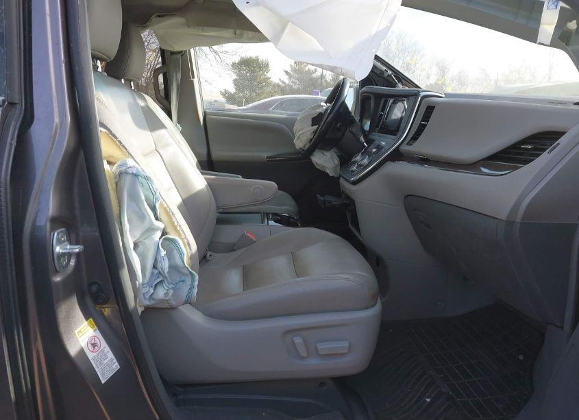 Photo 5 of 2016 Toyota Sienna XLE 8 PASSENGER (VIN 5TDYK3DC2GS731121)