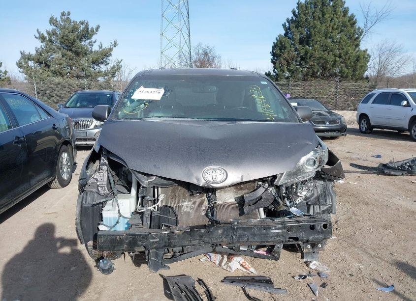 Photo 6 of 2016 Toyota Sienna XLE 8 PASSENGER (VIN 5TDYK3DC2GS731121)