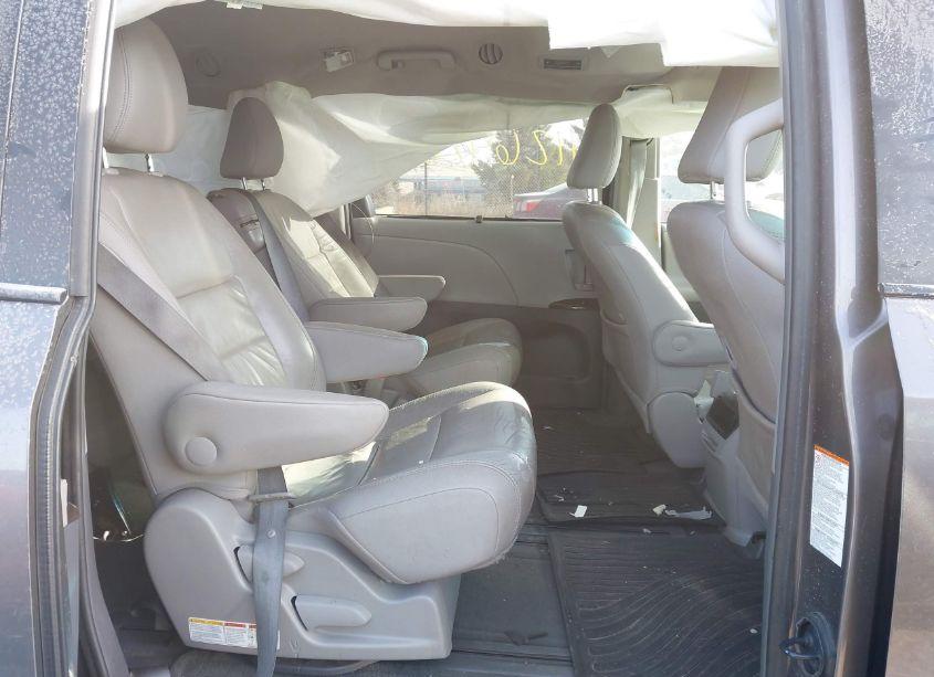Photo 8 of 2016 Toyota Sienna XLE 8 PASSENGER (VIN 5TDYK3DC2GS731121)