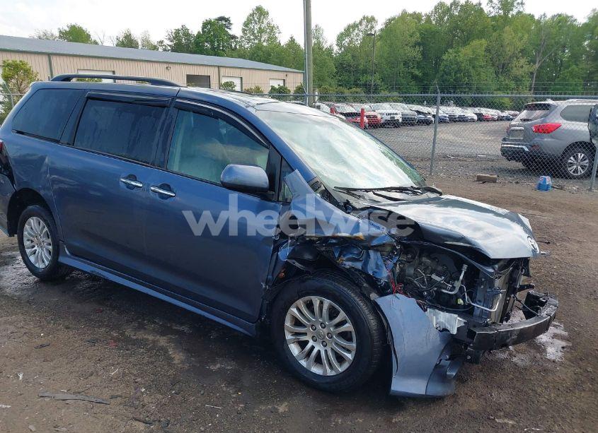 2016 Toyota Sienna XLE 8 PASSENGER (VIN 5TDYK3DC2GS739042) main photo