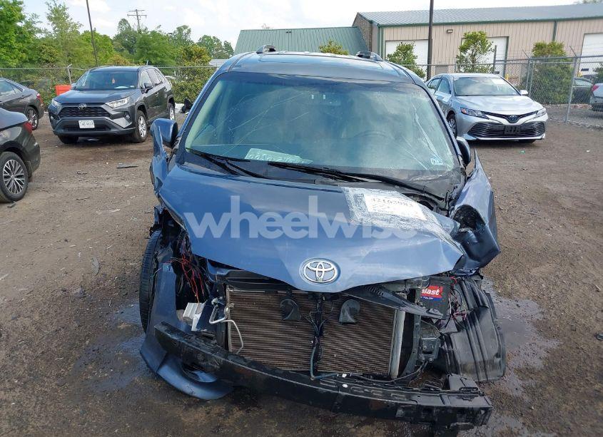 Photo 13 of 2016 Toyota Sienna XLE 8 PASSENGER (VIN 5TDYK3DC2GS739042)