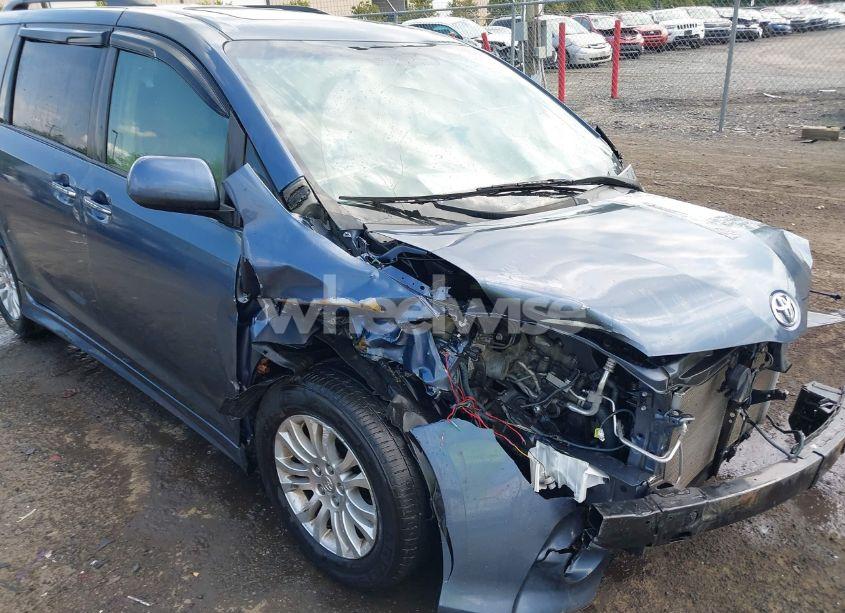 Photo 18 of 2016 Toyota Sienna XLE 8 PASSENGER (VIN 5TDYK3DC2GS739042)